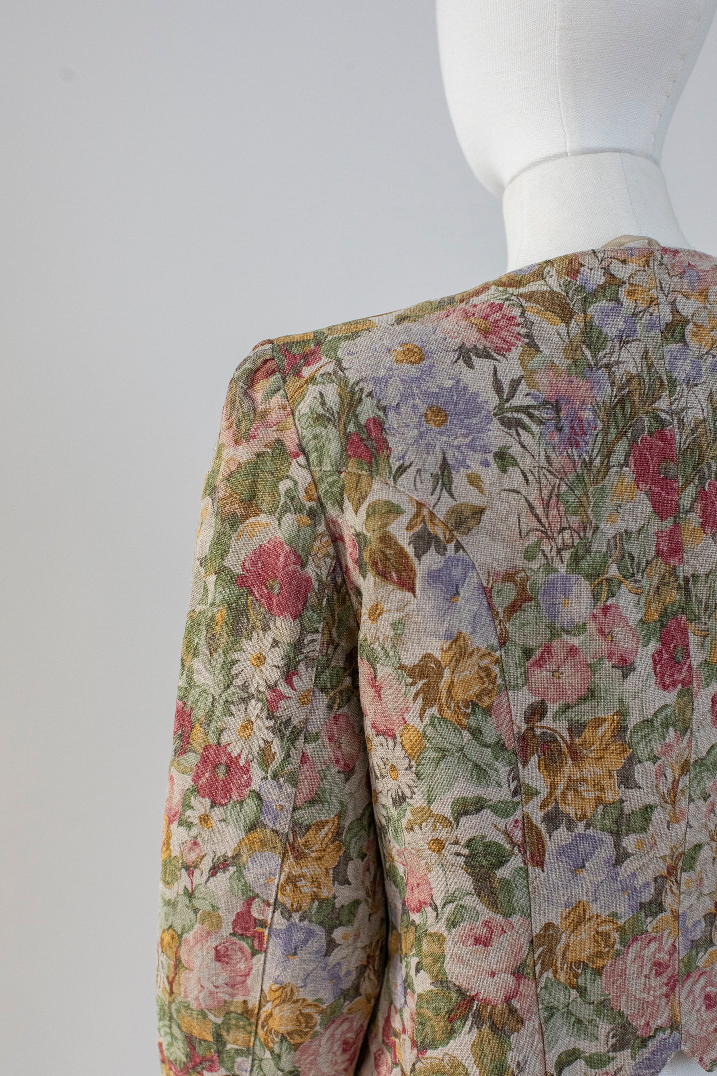 Vintage Austrian Tapestry Linen Blazer Size XS/S