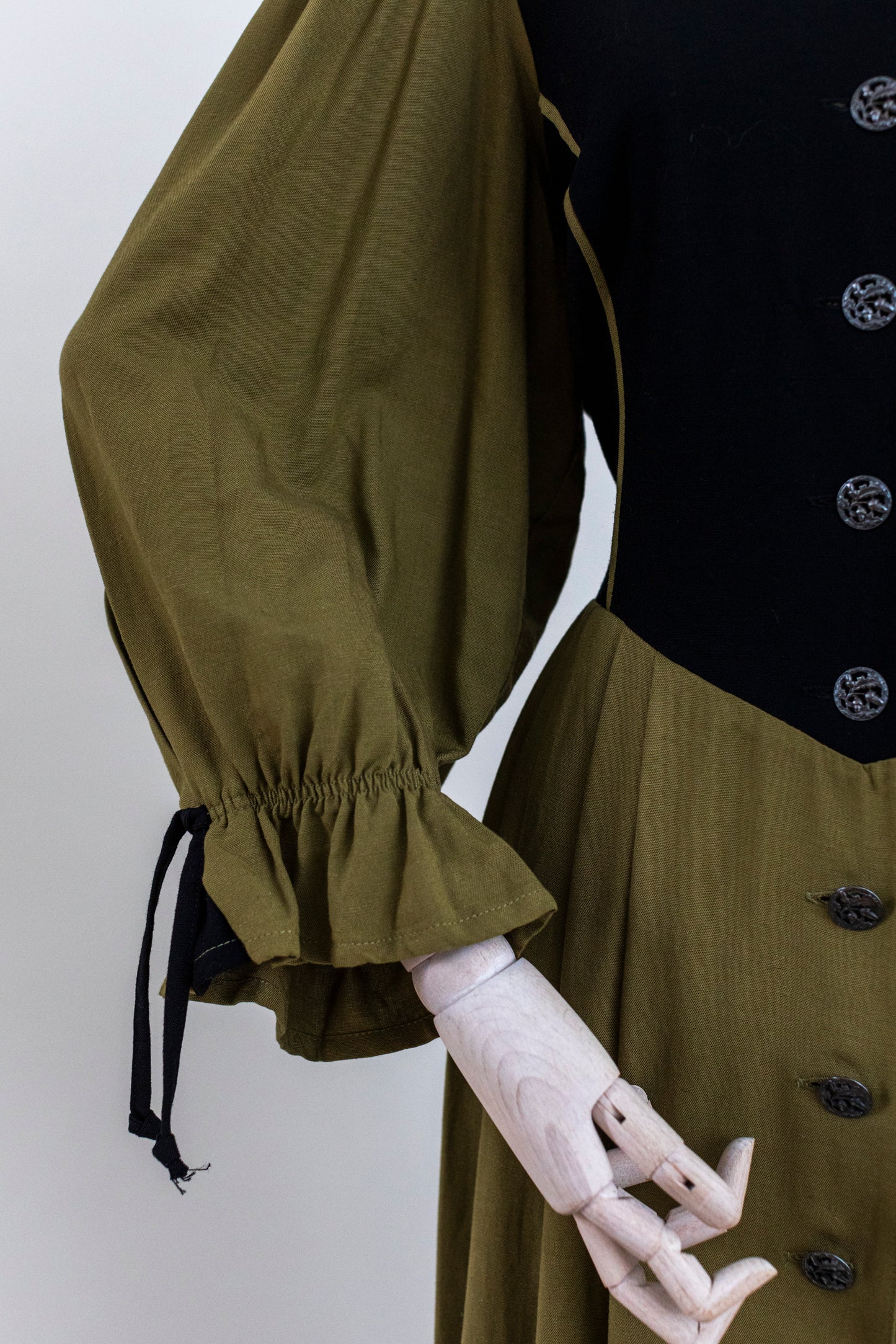 Vintage Austrian Black Green Linen Dress - Size M