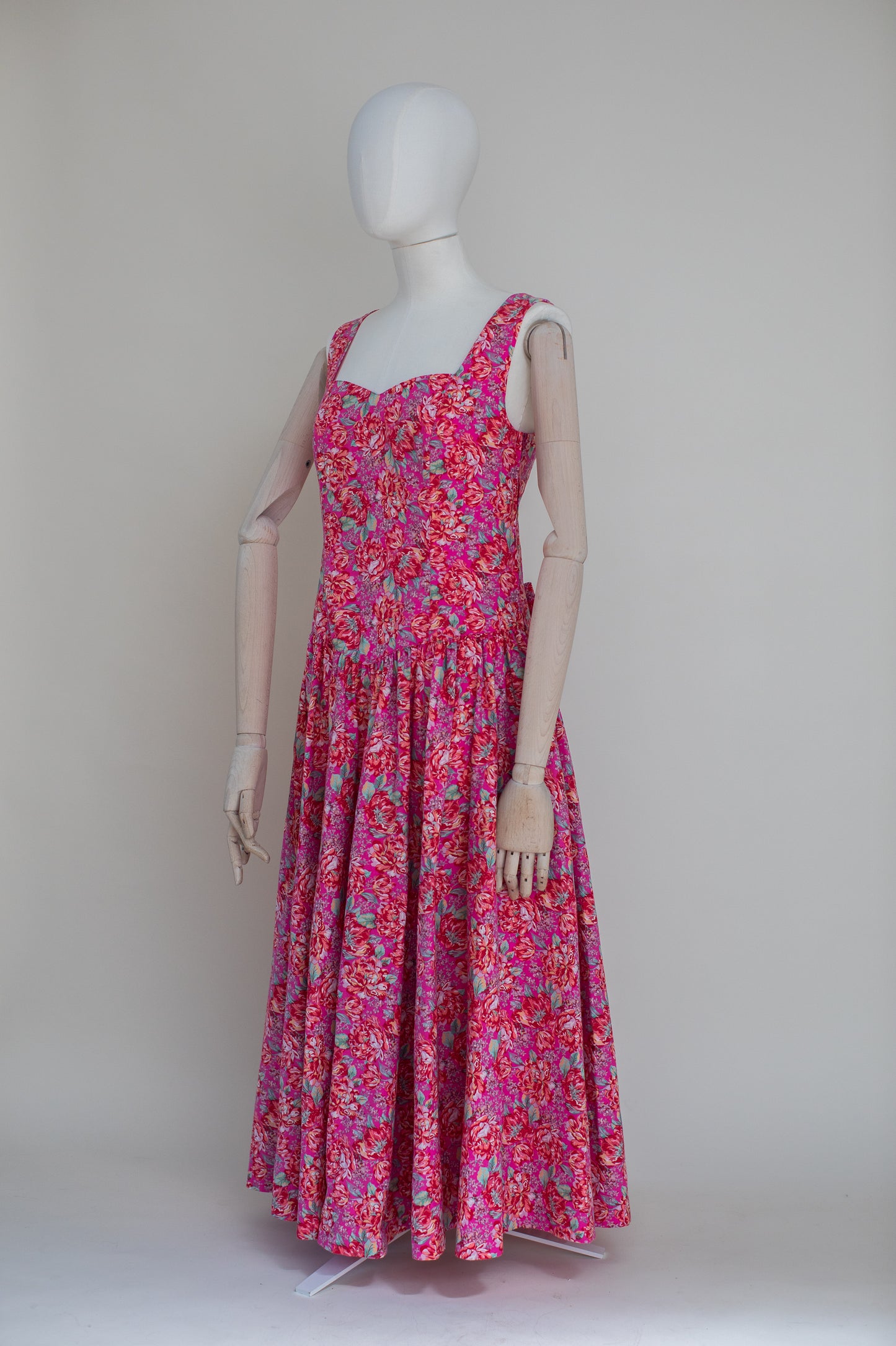 1980s Vintage Laura Ashley bright pink cotton dress with an open back and a ribbon - Size M
