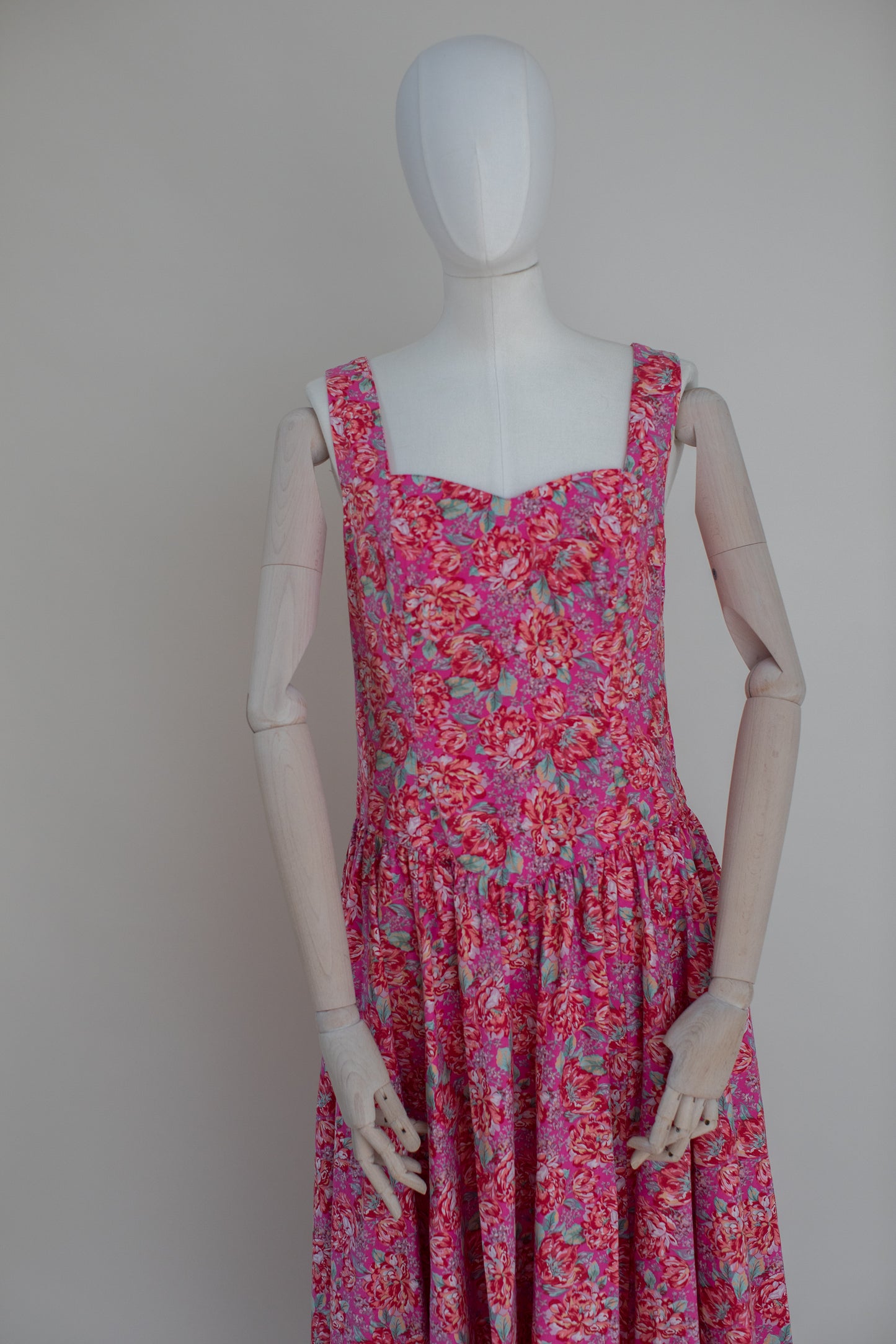 1980s Vintage Laura Ashley bright pink cotton dress with an open back and a ribbon - Size M
