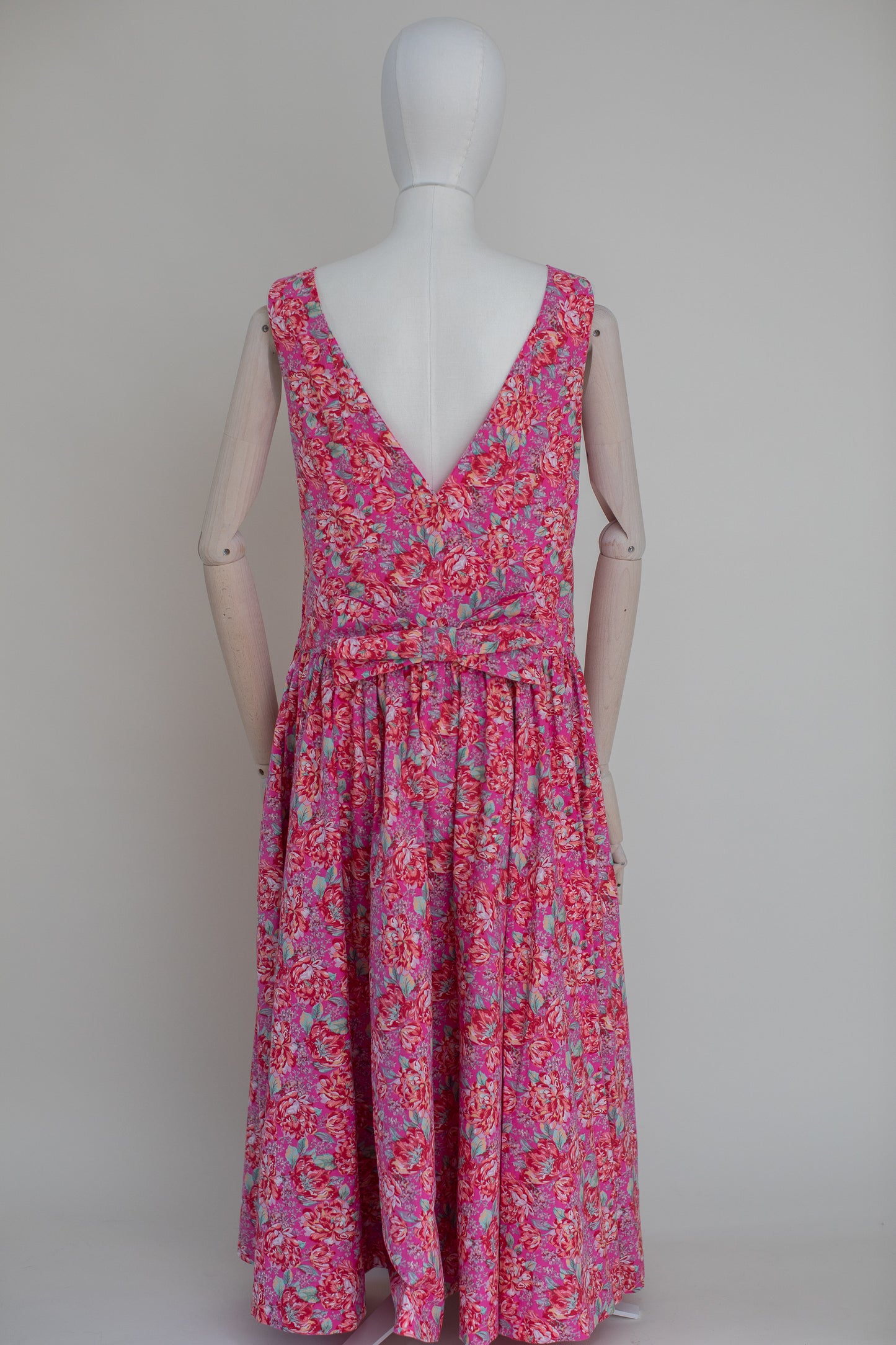 1980s Vintage Laura Ashley bright pink cotton dress with an open back and a ribbon - Size M