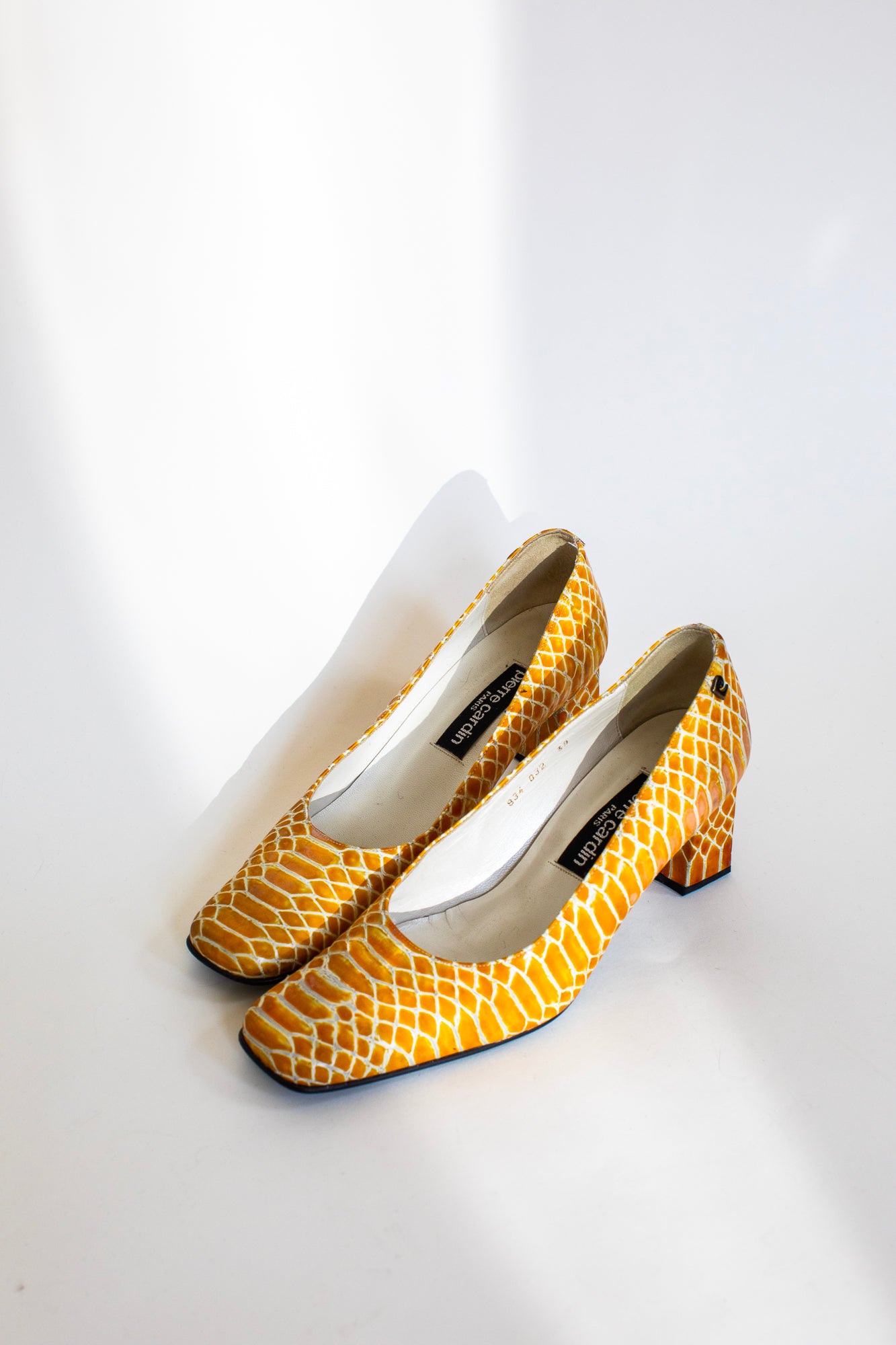 Vintage Pierre Cardin Yellow Leather Pumps with Reptile Texture SIZE 39