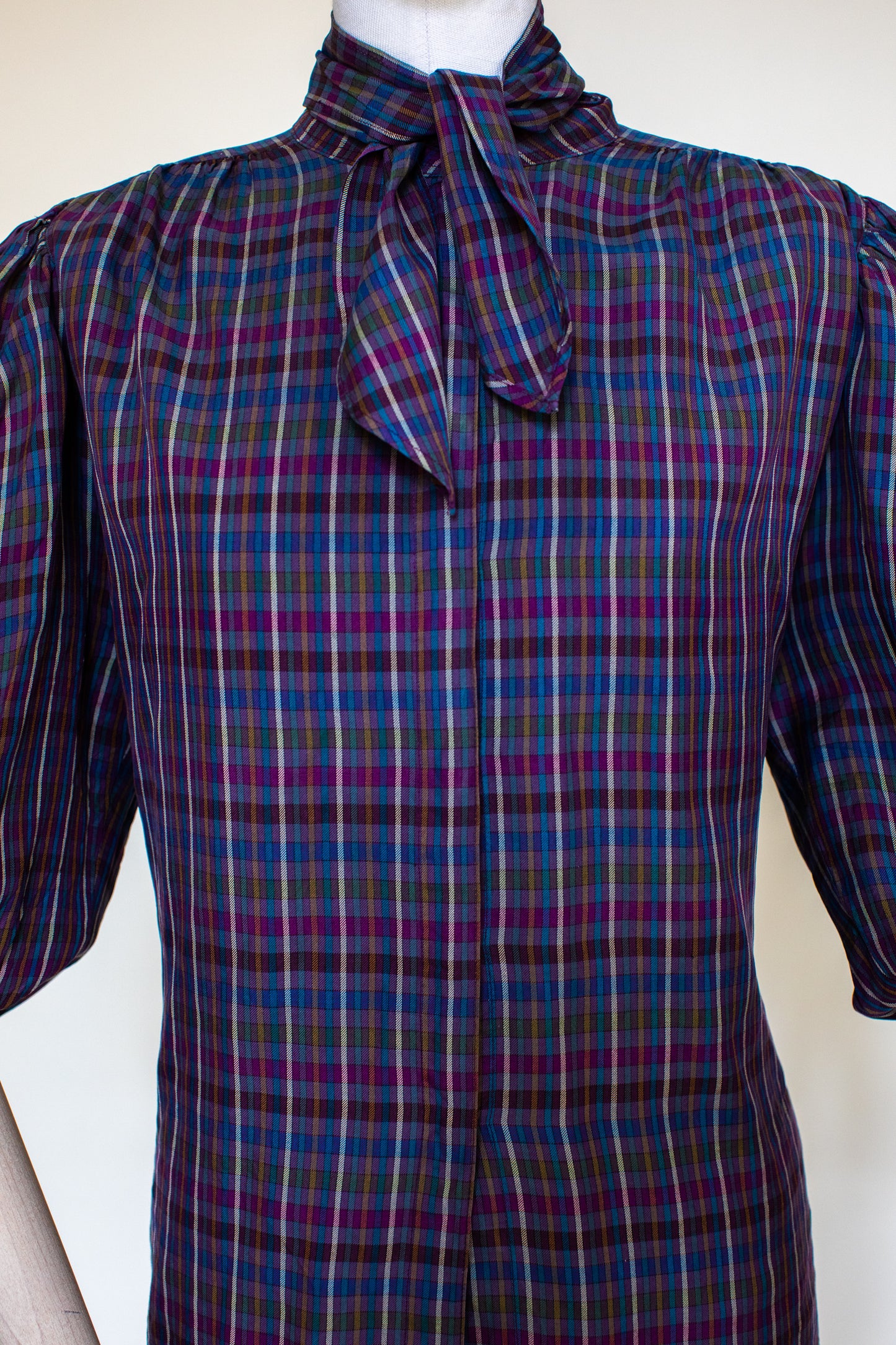 1980s Vintage Purple Viscose Blouse with Puffed Sleeves and Ribbons Size S-M
