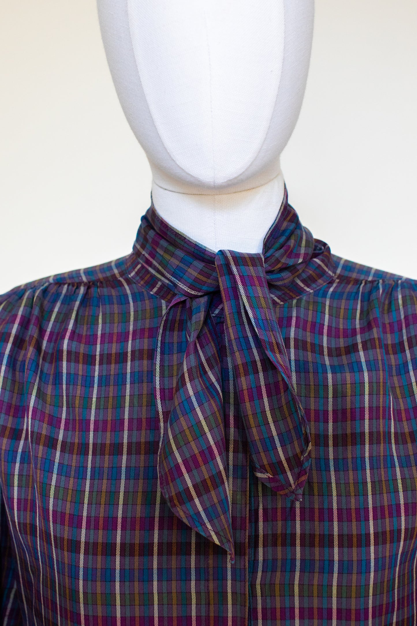 1980s Vintage Purple Viscose Blouse with Puffed Sleeves and Ribbons Size S-M