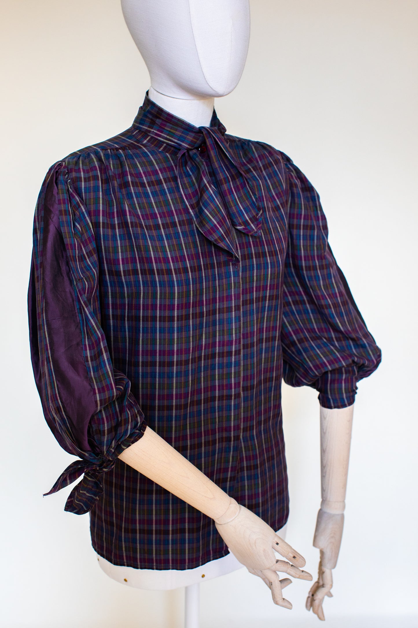 1980s Vintage Purple Viscose Blouse with Puffed Sleeves and Ribbons Size S-M