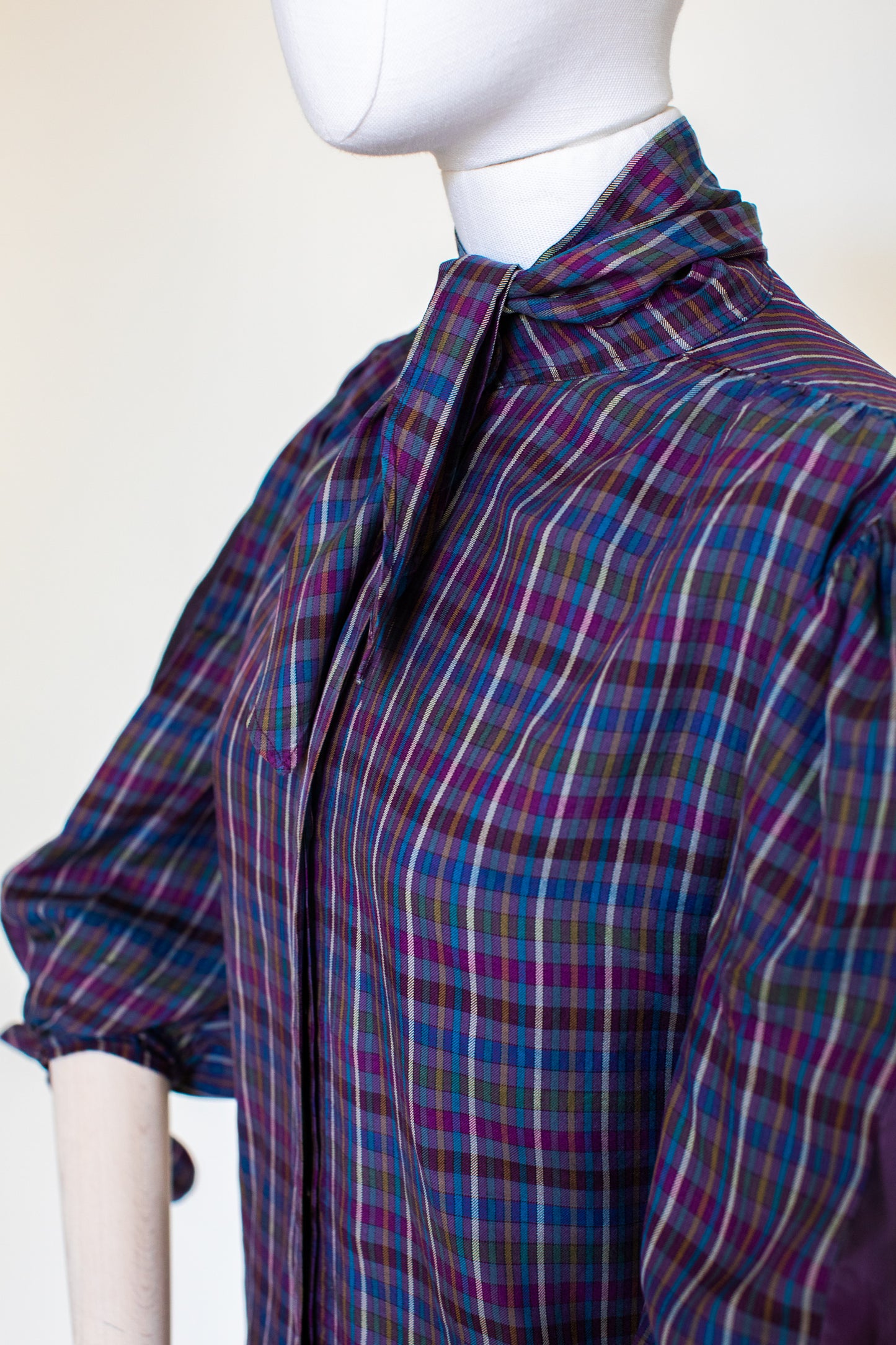 1980s Vintage Purple Viscose Blouse with Puffed Sleeves and Ribbons Size S-M