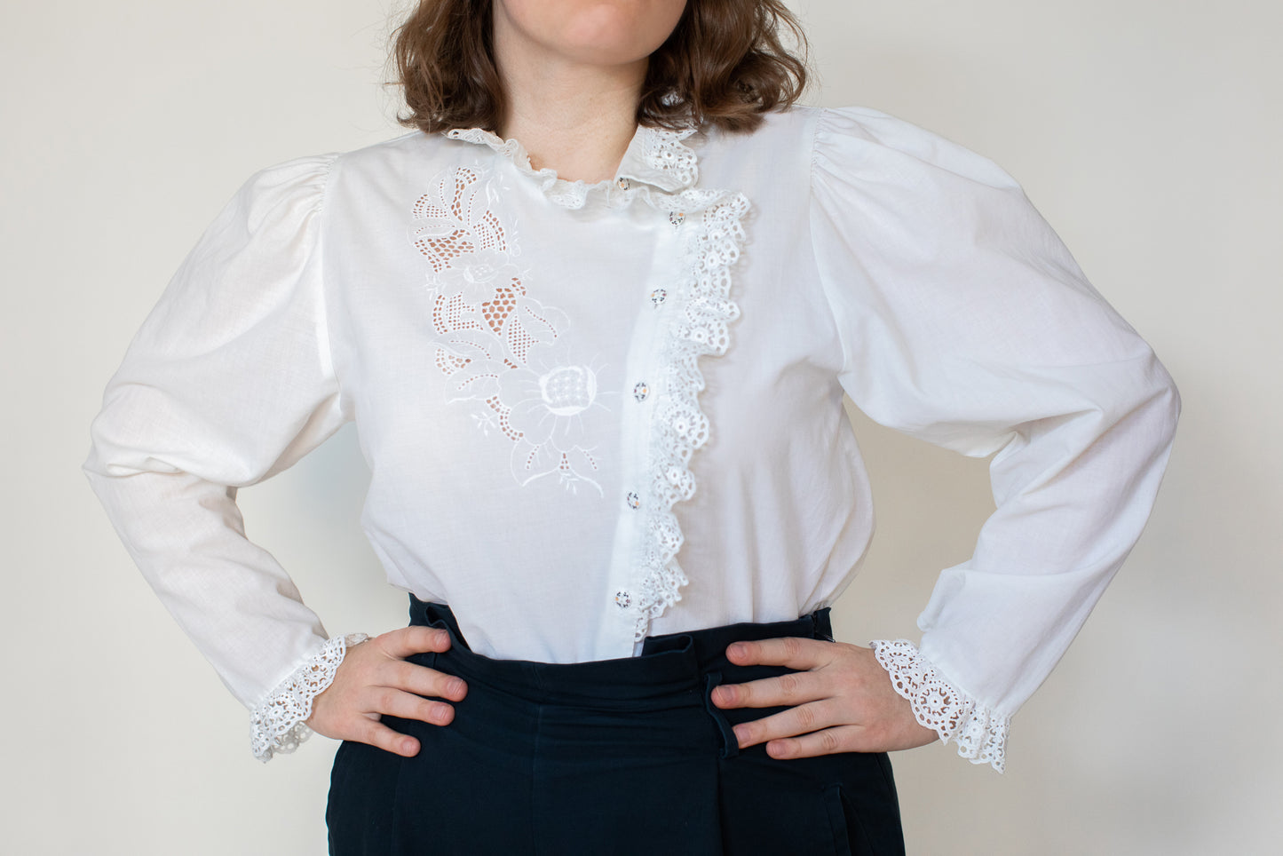 1980s Vintage embroidered cotton white blouse Size S-M