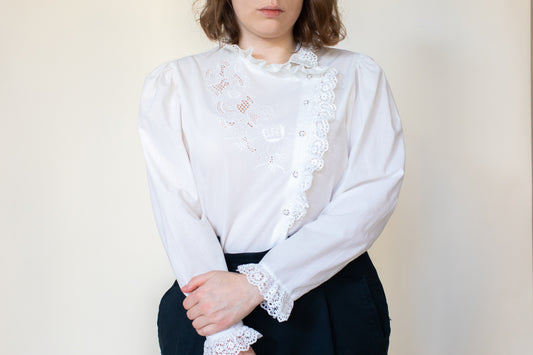 1980s Vintage embroidered cotton white blouse Size S-M