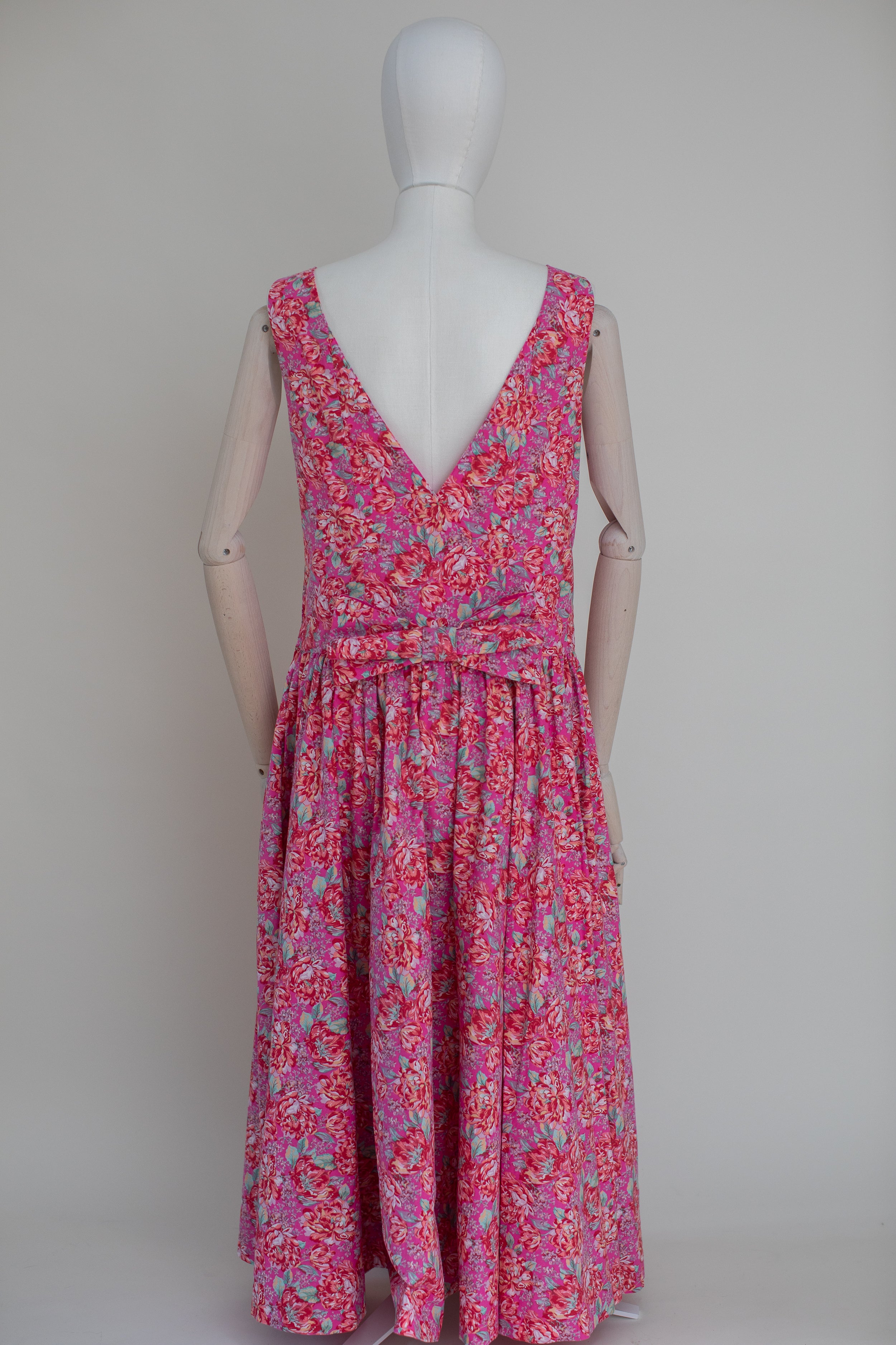 1980s Vintage Laura Ashley bright pink cotton dress with an open back –  donauvintage