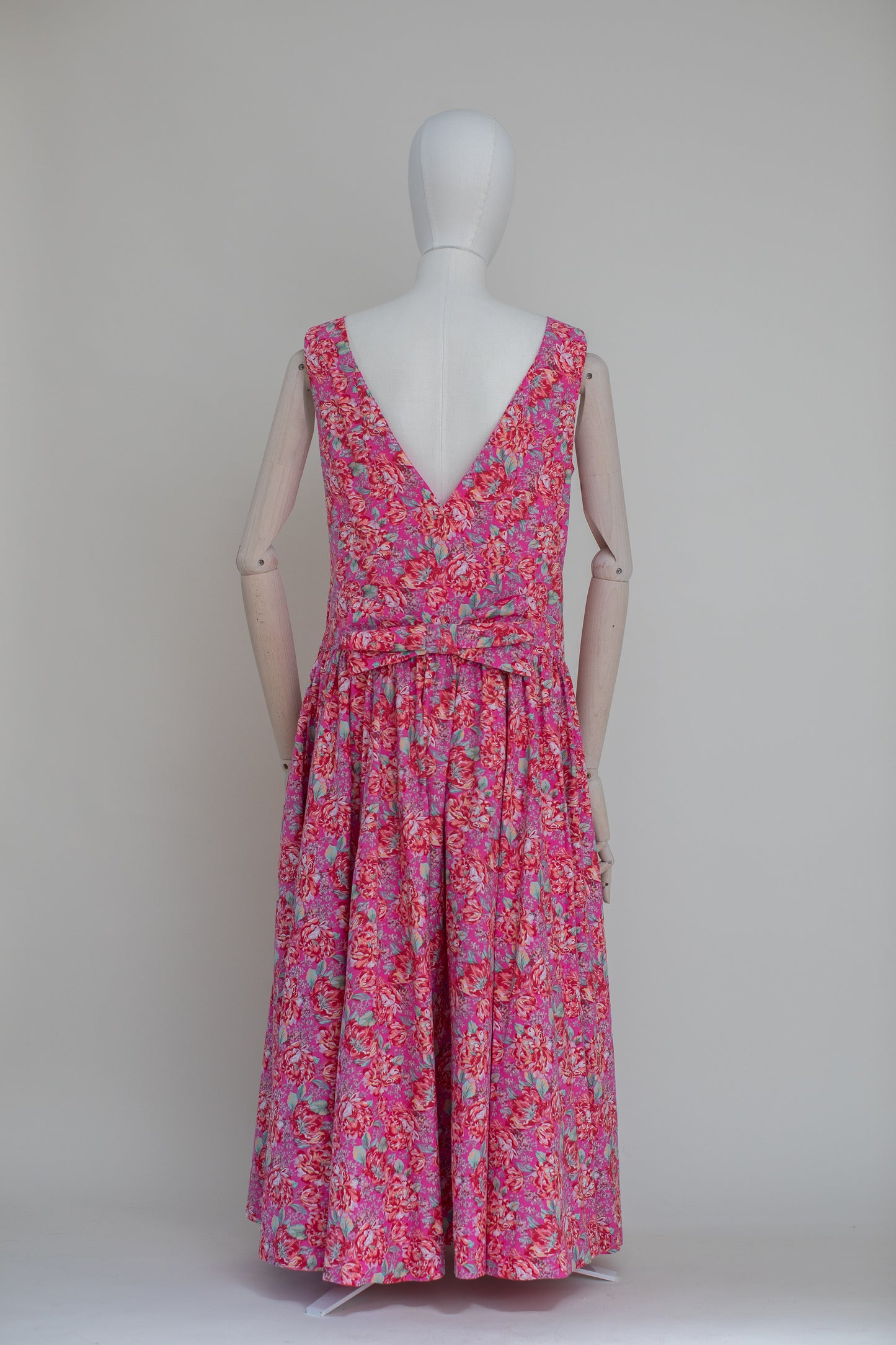 1980s Vintage Laura Ashley  bright pink cotton dress with an open back and a ribbon - Size M