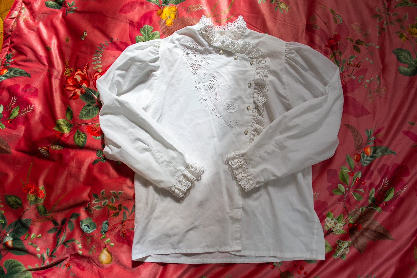 1980s Vintage embroidered cotton white blouse Size S-M