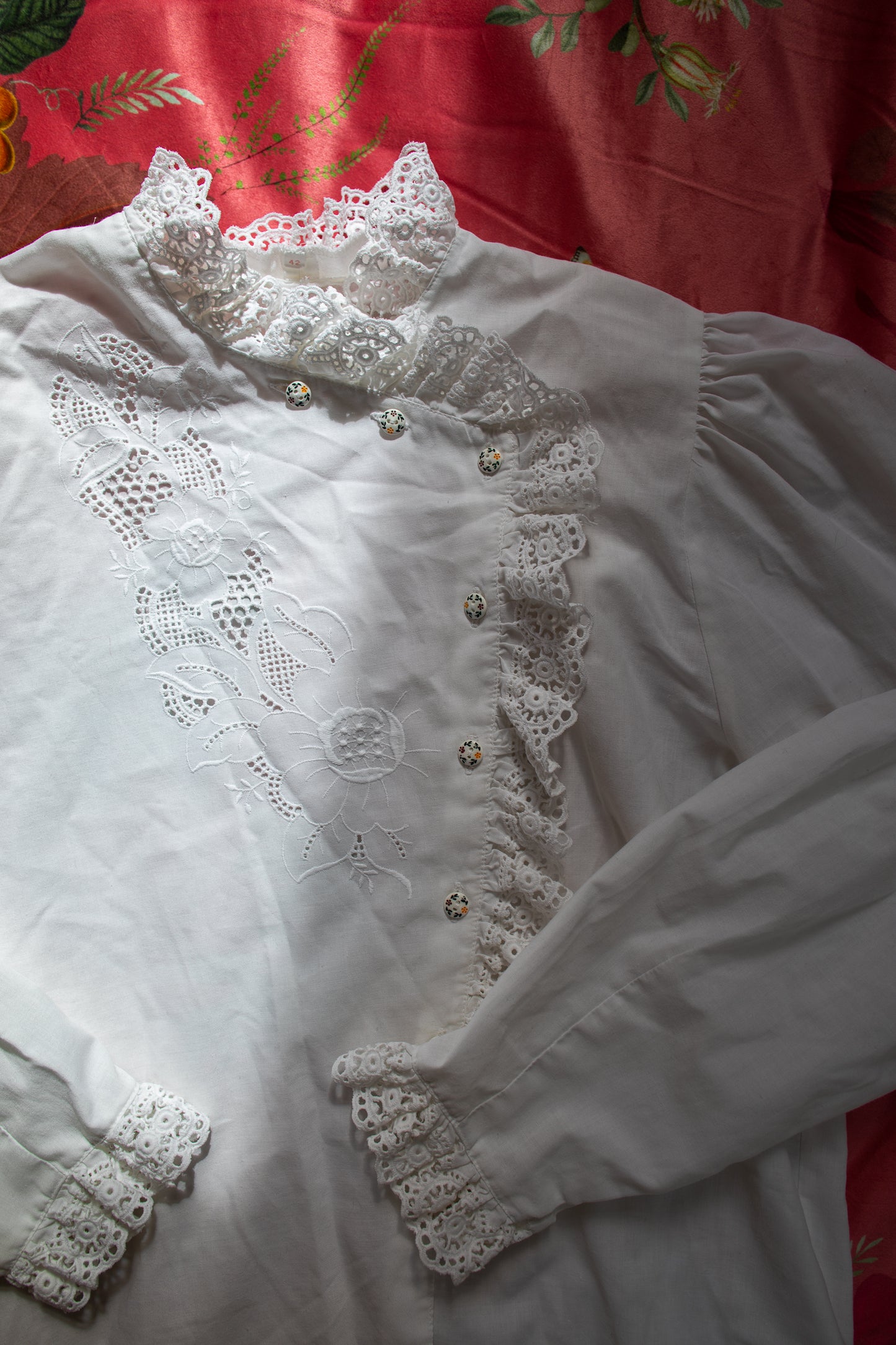 1980s Vintage embroidered cotton white blouse Size S-M