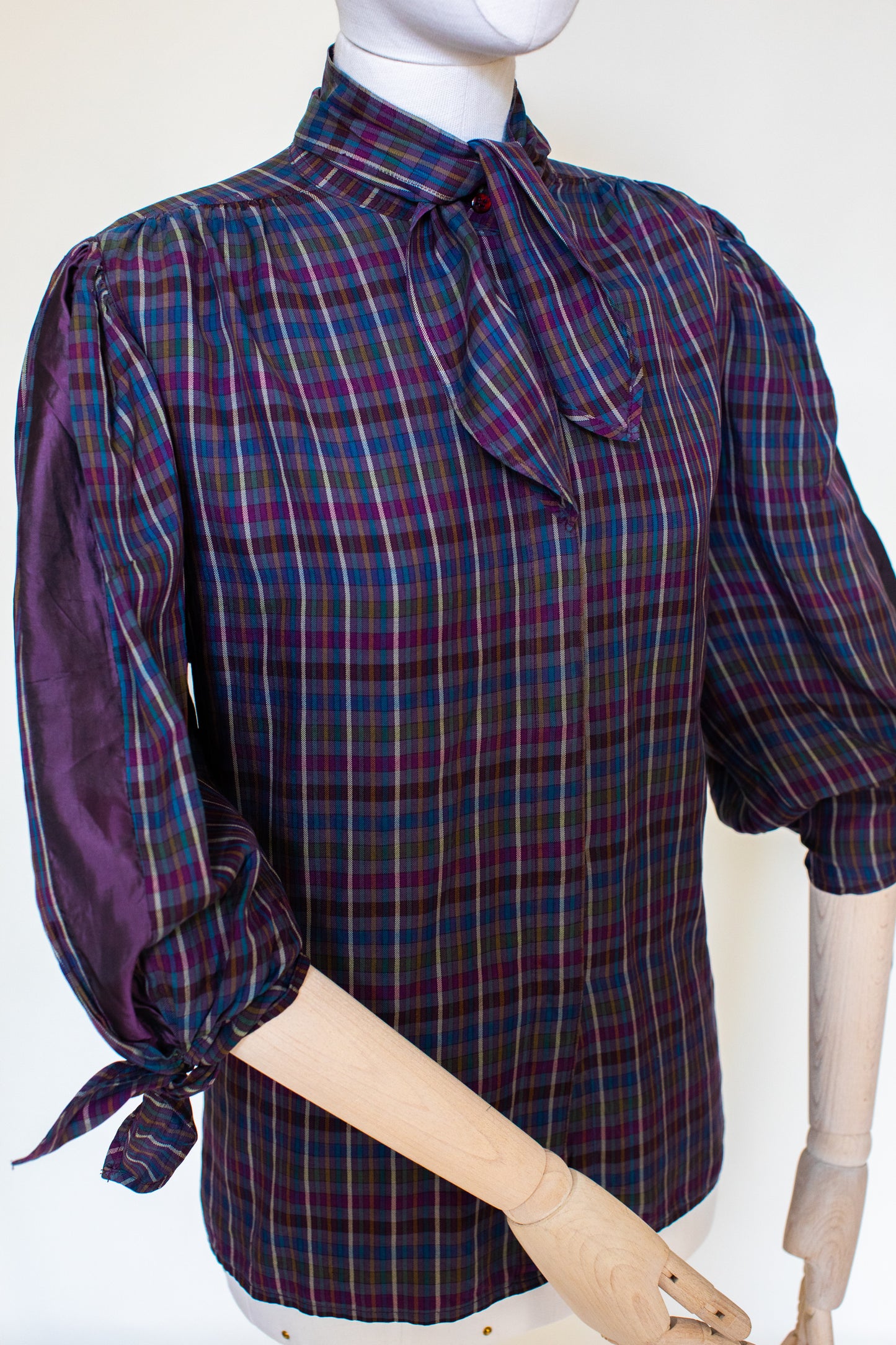 1980s Vintage Purple Viscose Blouse with Puffed Sleeves and Ribbons Size S-M