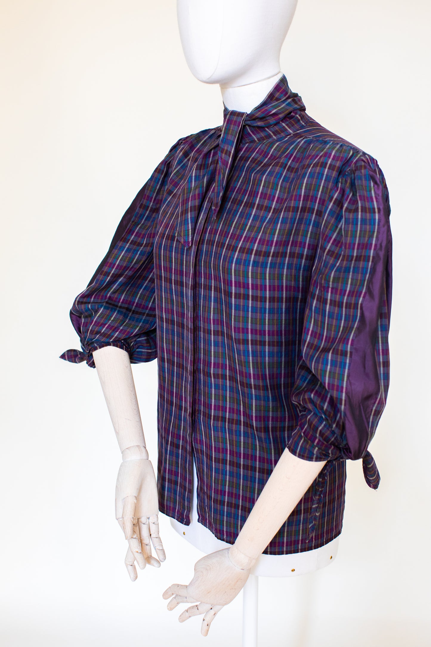 1980s Vintage Purple Viscose Blouse with Puffed Sleeves and Ribbons Size S-M