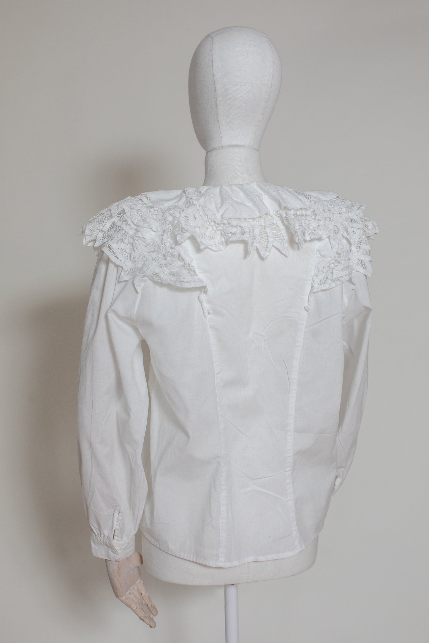 1980s Vintage White Cotton Blouse with Large Lace Collar Size S-M