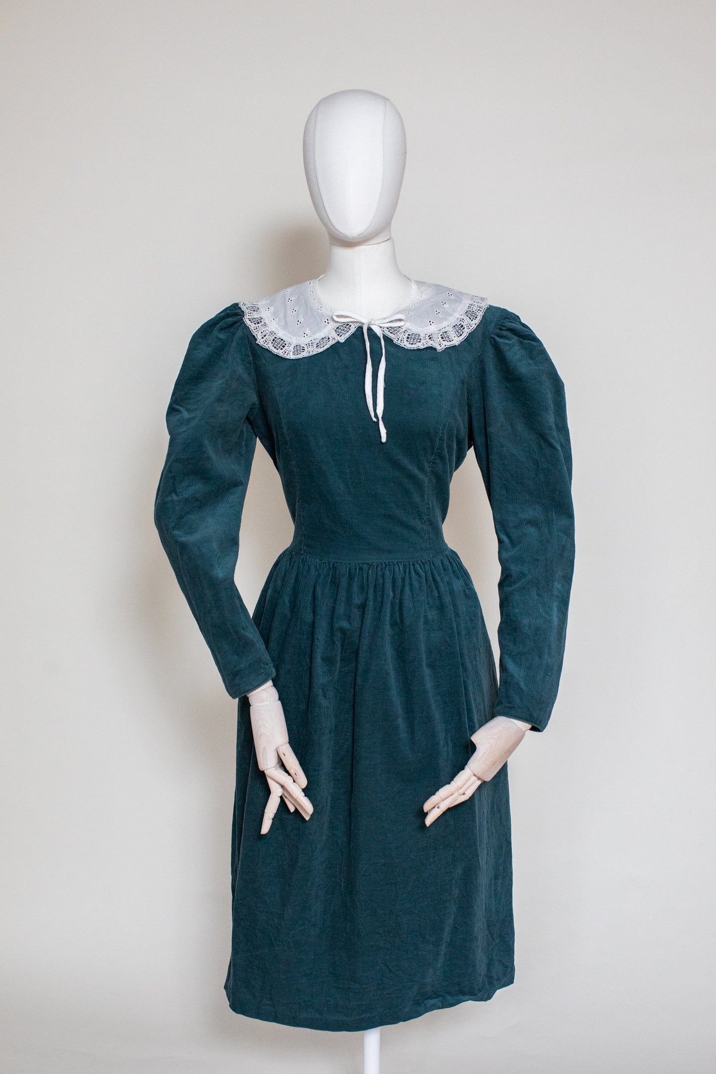 1980s Vintage Laura Ashley green cord dress with a detachable collar - Size M