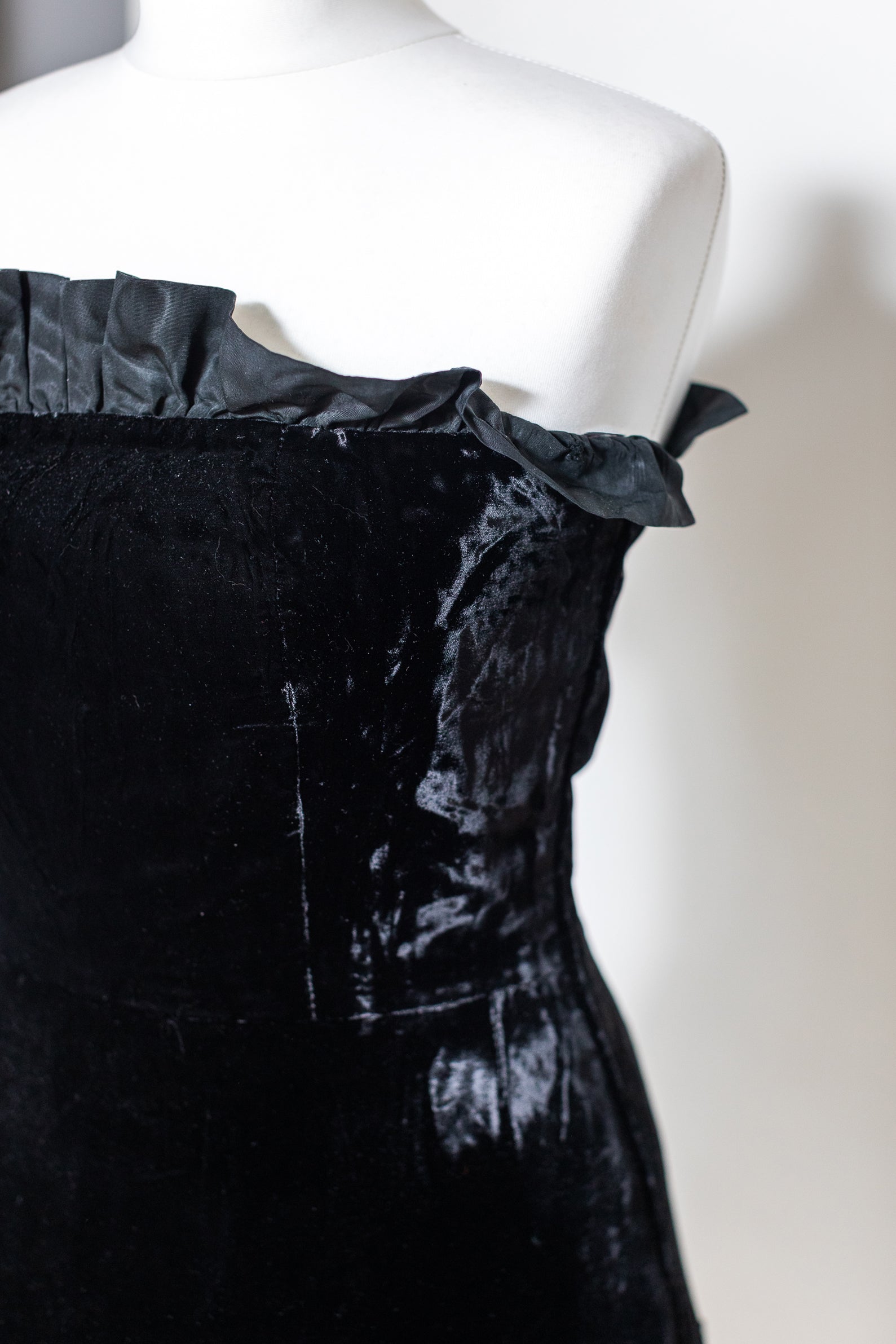black velvet dress vintage The Lucretia bicep circumstance 1980s Vintage Black Velvet Evening